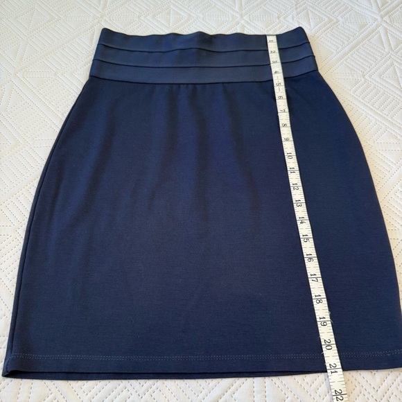 Max Studio Navy Pencil Skirt Size Medium - Picture 2 of 6